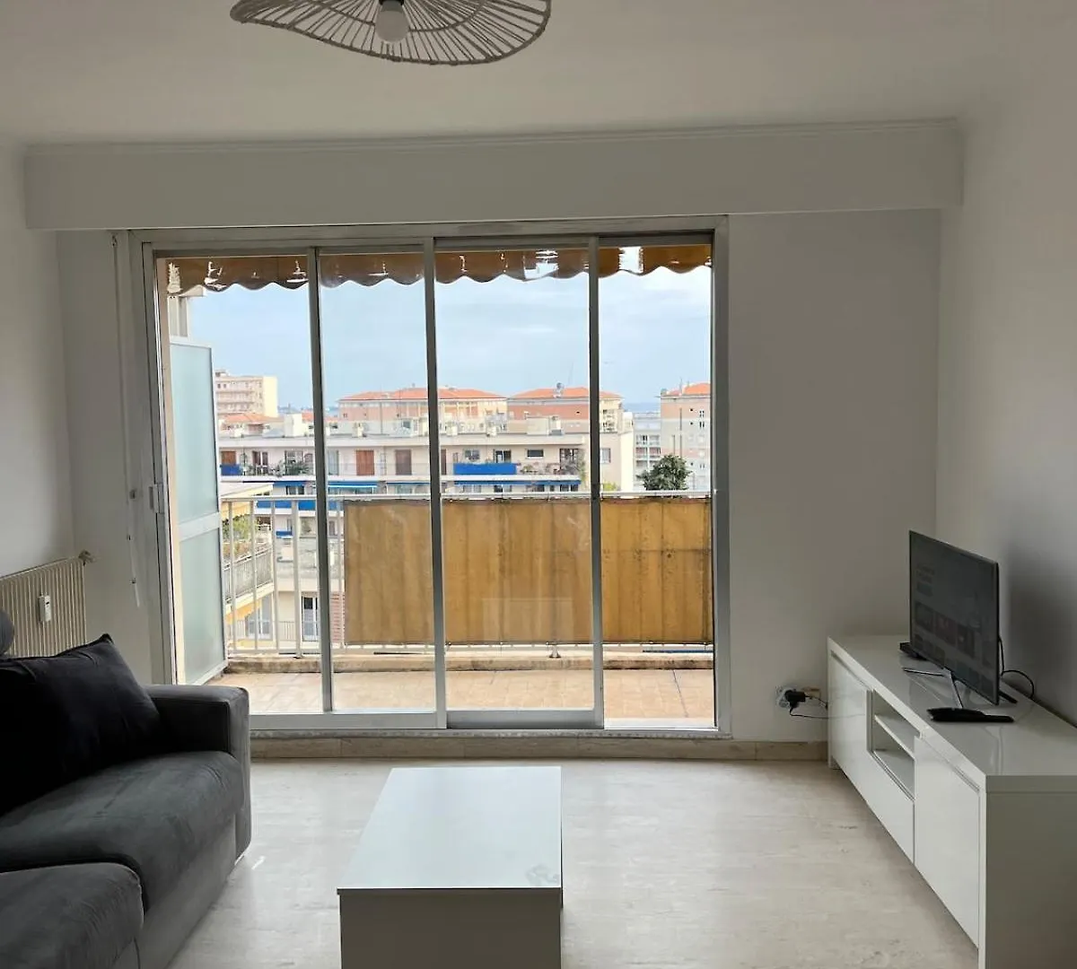 Studio Dernier Etage Renove Vallauris 0*,  France