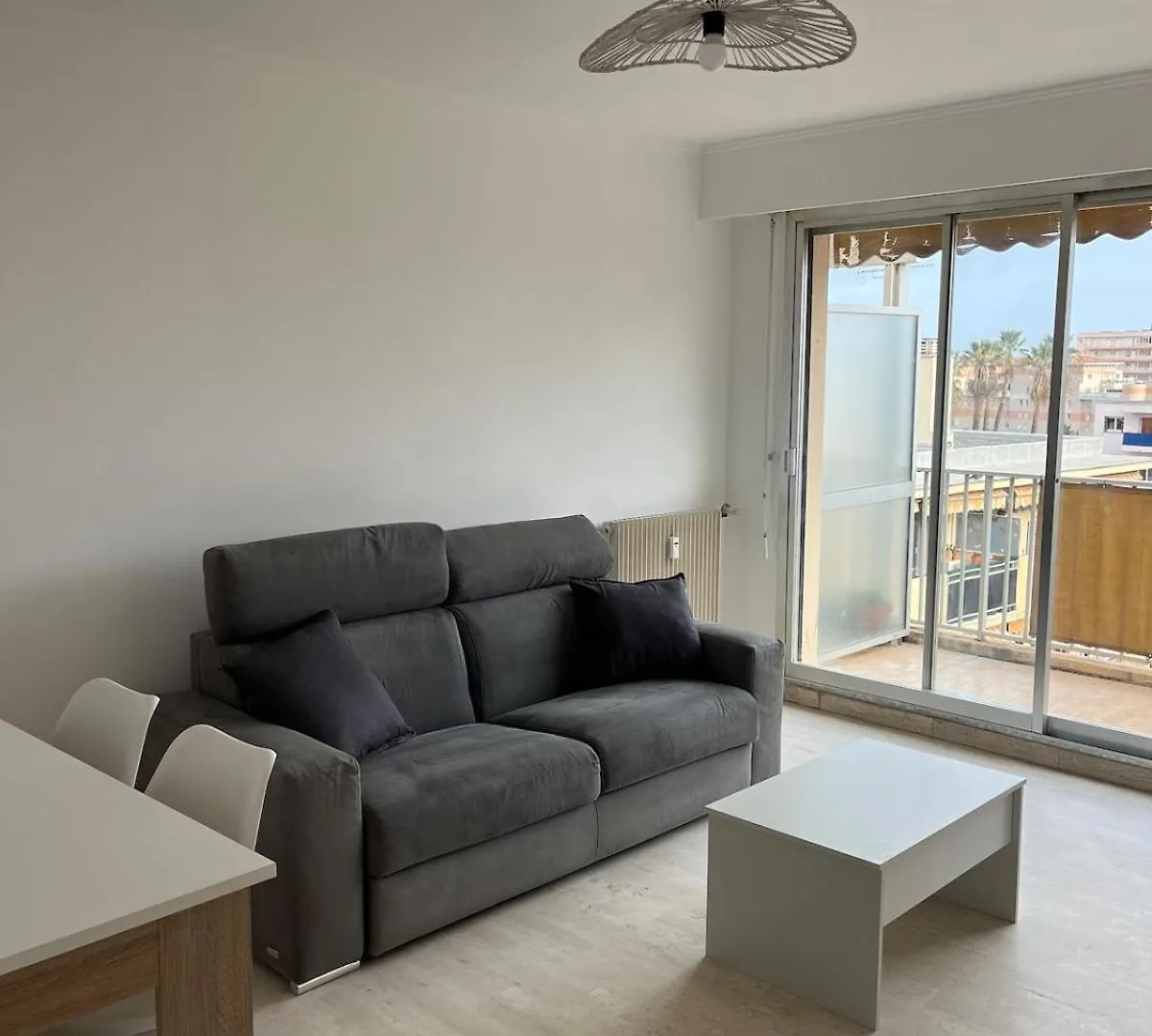 Studio Dernier Etage Renove Vallauris